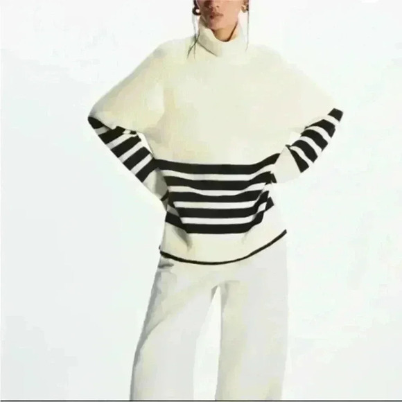 COS Roll neck sweater in white and black striped wool and cotton blend - Picture 2 of 12